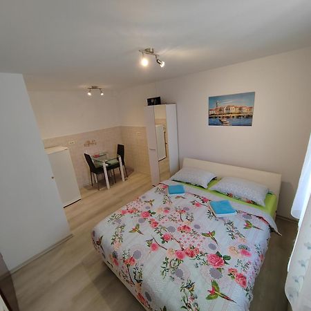 Rooms Neda إيزولا المظهر الخارجي الصورة